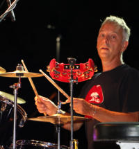 Batterista, con la passione per i brani di Battisti, i riferimenti musicali: Battisti, rock/blues